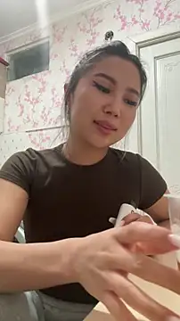 Snapshot of limkiss chatting on 11-11-25, 10:10 limkiss online show from 11-11-25, 10:10