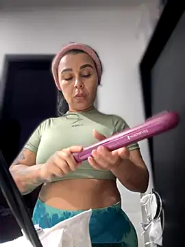 Snapshot of Natural_BIGASS_Nina chatting on 11-25-25, 10:04 Natural BIGASS Nina online show from 11-25-25, 10:04