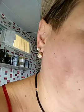 Snapshot of MilkySky chatting on 11-28-25, 10:18 MilkySky online show from 11-28-25, 10:18