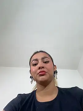 Snapshot of Elina_Hills chatting on 12-18-25, 02:34 Elina Hills online show from 12-18-25, 02:34