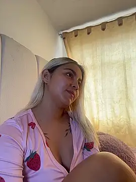 Snapshot of Elina_Hills chatting on 12-20-25, 05:09 Elina Hills online show from 12-20-25, 05:09