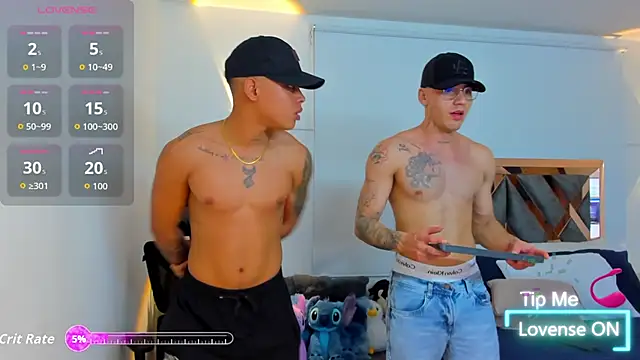 Snapshot of Hot_Guysxxx19 chatting on 10-31-25, 02:34 Hot Guysxxx19 online show from 10-31-25, 02:34