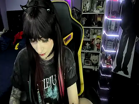 Yummy dark online show from 11-14-25, 07:07