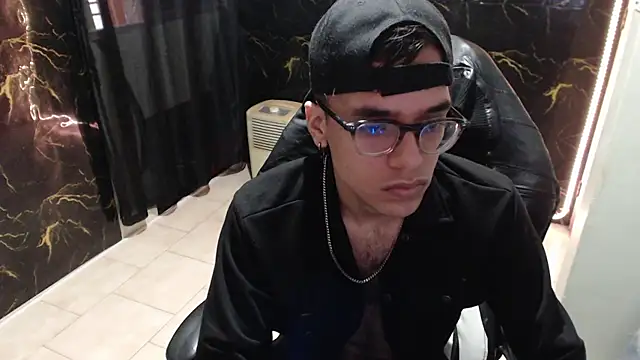 Snapshot of jhon_sex18 chatting on 11-06-25, 07:48 jhon sex18 online show from 11-06-25, 07:48