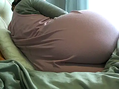 Snapshot of NewBeginnings8 chatting on 11-07-25, 05:40 NewBeginnings8 online show from 11-07-25, 05:40