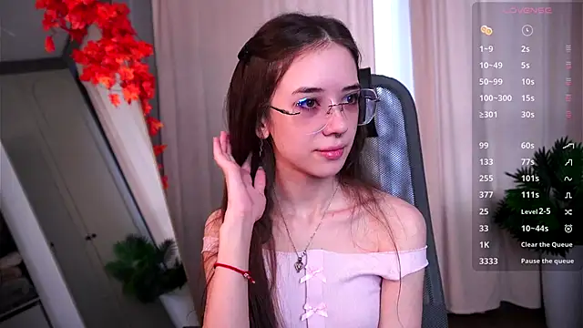 Snapshot of tinyanie chatting on 11-19-25, 06:02 tinyanie online show from 11-19-25, 06:02