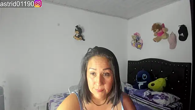 astrid sexy1 online show from 11-05-25, 01:05