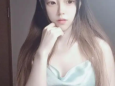 Snapshot of JuliaNoir chatting on 11-03-25, 06:14 JuliaNoir online show from 11-03-25, 06:14