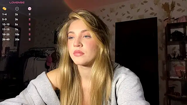 Snapshot of OrethaEredia chatting on 11-14-25, 04:06 OrethaEredia online show from 11-14-25, 04:06