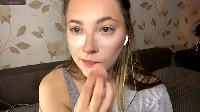 Snapshot of OrethaEredia chatting on 12-02-25, 05:30 OrethaEredia online show from 12-02-25, 05:30