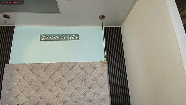 Liia Leens online show from 11-22-25, 03:49