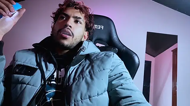 Snapshot of 3v1l chatting on 11-08-25, 10:19 3v1l online show from 11-08-25, 10:19