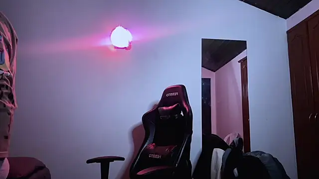 Snapshot of 3v1l chatting on 11-11-25, 04:12 3v1l online show from 11-11-25, 04:12