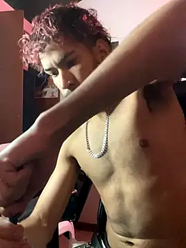 Snapshot of 3v1l chatting on 11-12-25, 10:30 3v1l online show from 11-12-25, 10:30