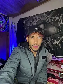 Snapshot of 3v1l chatting on 11-21-25, 08:07 3v1l online show from 11-21-25, 08:07