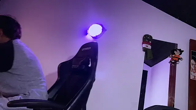 Snapshot of 3v1l chatting on 12-03-25, 08:07 3v1l online show from 12-03-25, 08:07