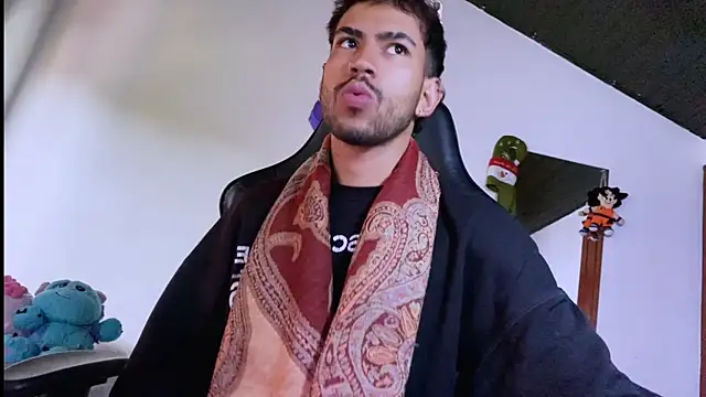 Snapshot of 3v1l chatting on 12-15-25, 07:40 3v1l online show from 12-15-25, 07:40