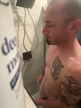 Snapshot of RobsBigD chatting on 11-10-25, 07:40 RobsBigD online show from 11-10-25, 07:40