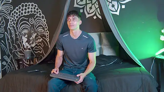 AlessioVitale online show from 11-08-25, 12:16