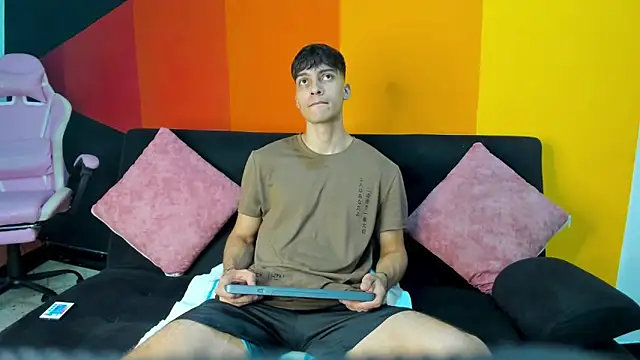 AlessioVitale online show from 12-04-25, 12:03