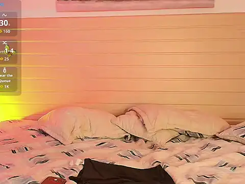 Snapshot of Madisonkay chatting on 12-14-25, 07:18 Madisonkay online show from 12-14-25, 07:18