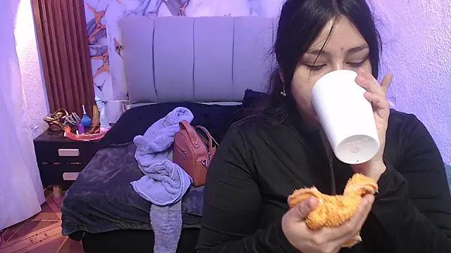 Snapshot of lehia_285 chatting on 11-22-25, 01:21 lehia 285 online show from 11-22-25, 01:21