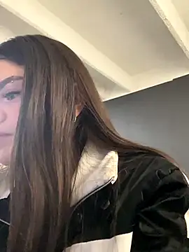 Snapshot of Camila_Duarte_ chatting on 11-17-25, 01:17 Camila Duarte online show from 11-17-25, 01:17