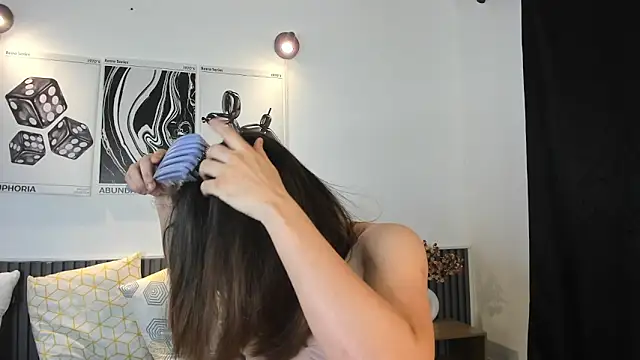 Cloe Bonne online show from 11-12-25, 07:46