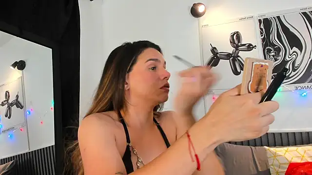 Cloe Bonne online show from 12-21-25, 08:05