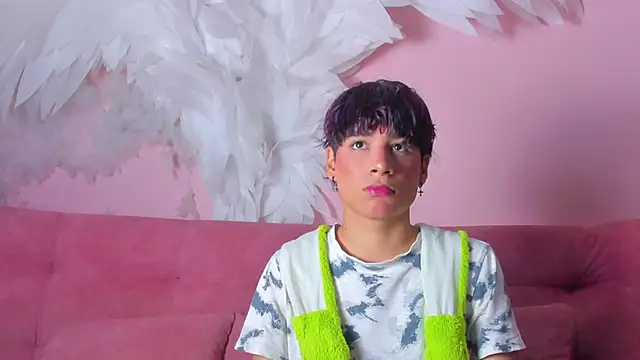 Snapshot of Leo_Glow chatting on 02-06-26, 01:14 Leo Glow online show from 02-06-26, 01:14