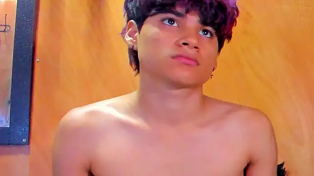 Snapshot of Leo_Glow chatting on 02-11-26, 01:05 Leo Glow online show from 02-11-26, 01:05