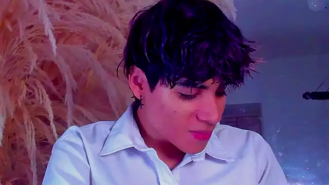 Snapshot of Leo_Glow chatting on 02-12-26, 12:55 Leo Glow online show from 02-12-26, 12:55