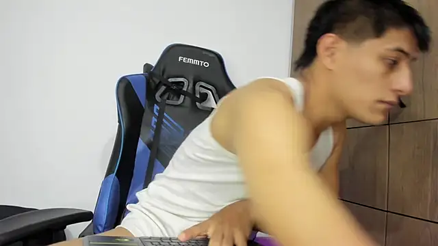 dorman boy online show from 12-05-25, 01:58