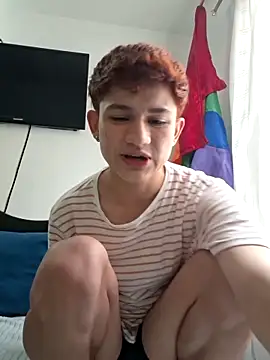 Snapshot of Apolitoo chatting on 10-31-25, 02:07 Apolitoo online show from 10-31-25, 02:07