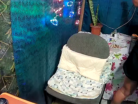 yumi-meya online show from 11-26-25, 03:46