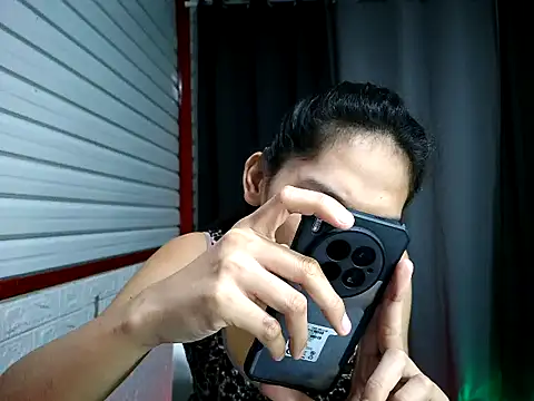 Snapshot of xwildflowerx chatting on 11-19-25, 02:17 xwildflowerx online show from 11-19-25, 02:17