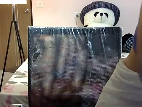 Snapshot of shakshi_89 chatting on 11-14-25, 05:17 shakshi 89 online show from 11-14-25, 05:17