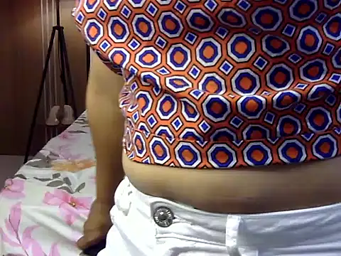 Snapshot of shakshi_89 chatting on 11-18-25, 06:29 shakshi 89 online show from 11-18-25, 06:29