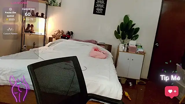 Lolitaloove69 online show from 11-15-25, 06:04