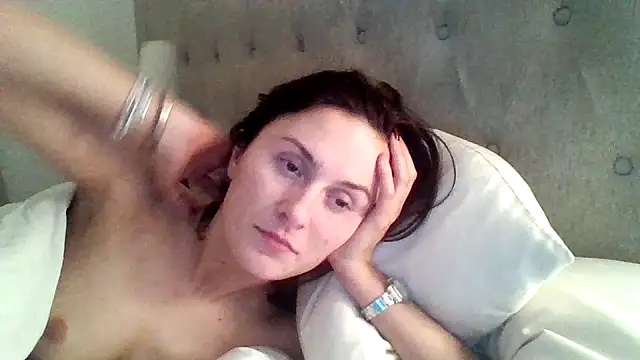 EmLovesxx online show from 12-20-25, 06:09