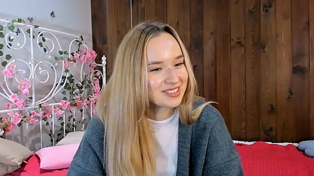 Snapshot of EveMcclearen chatting on 11-12-25, 03:12 EveMcclearen online show from 11-12-25, 03:12