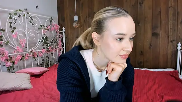 Snapshot of EveMcclearen chatting on 11-13-25, 03:55 EveMcclearen online show from 11-13-25, 03:55