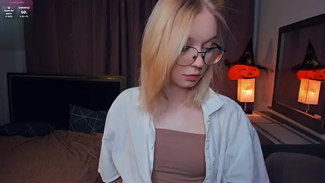 Snapshot of ShanelTunon chatting on 10-31-25, 07:59 ShanelTunon online show from 10-31-25, 07:59