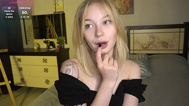 Snapshot of ShanelTunon chatting on 11-09-25, 07:23 ShanelTunon online show from 11-09-25, 07:23