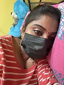 Snapshot of Tamil_Hot_Varshu chatting on 12-14-25, 03:06 Tamil Hot Varshu online show from 12-14-25, 03:06