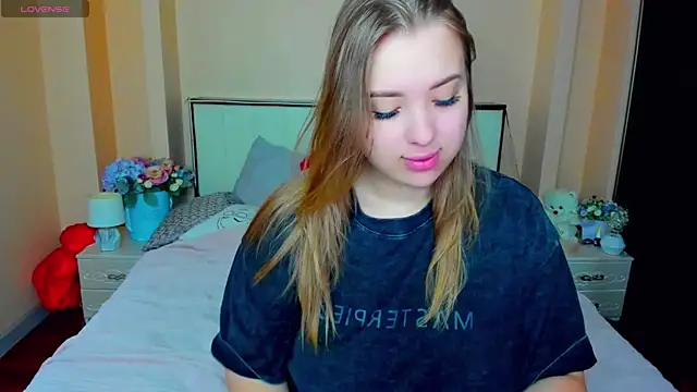 AlexissMmm online show from 11-08-25, 08:03