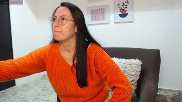 Lauryn Jones online show from 11-15-25, 05:20