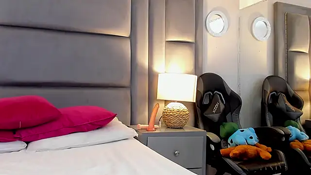 Snapshot of BriannaRivera chatting on 12-01-25, 12:32 BriannaRivera online show from 12-01-25, 12:32