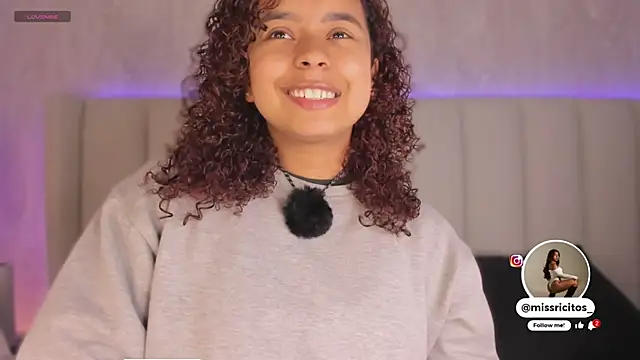 Snapshot of LaraCurls chatting on 11-21-25, 11:53 LaraCurls online show from 11-21-25, 11:53