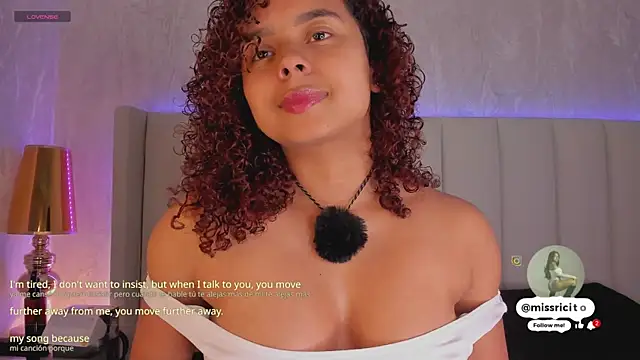 Snapshot of LaraCurls chatting on 11-29-25, 11:46 LaraCurls online show from 11-29-25, 11:46